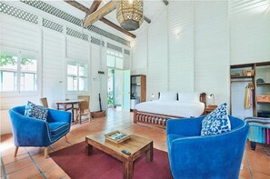 Minibar, in-room safe, individually decorated, individually furnished