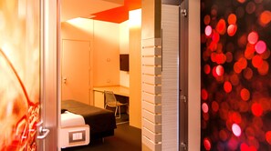 Hypo-allergenic bedding, minibar, in-room safe, desk