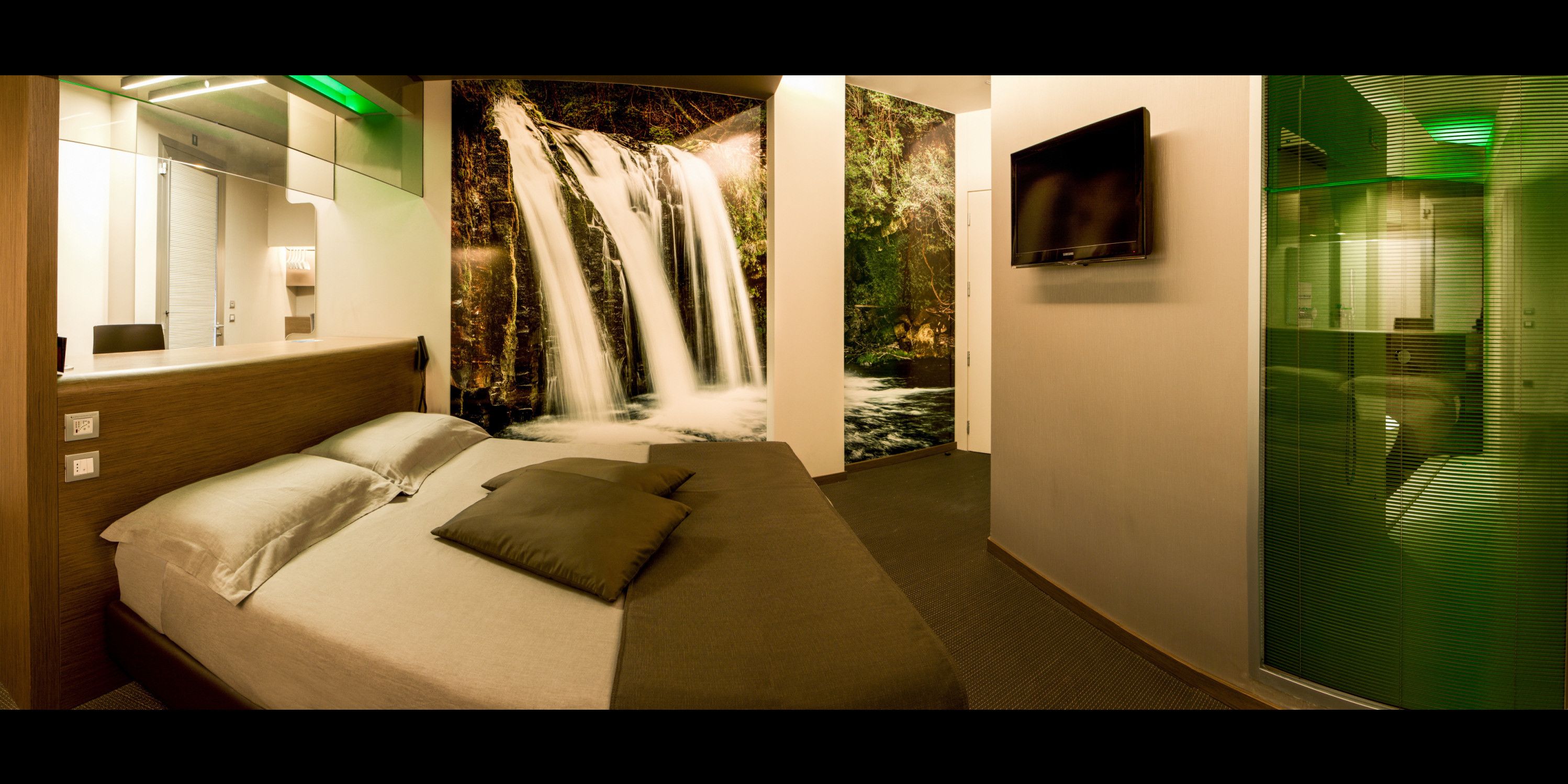 Literie hypoallergénique, minibar, coffres-forts dans les chambres