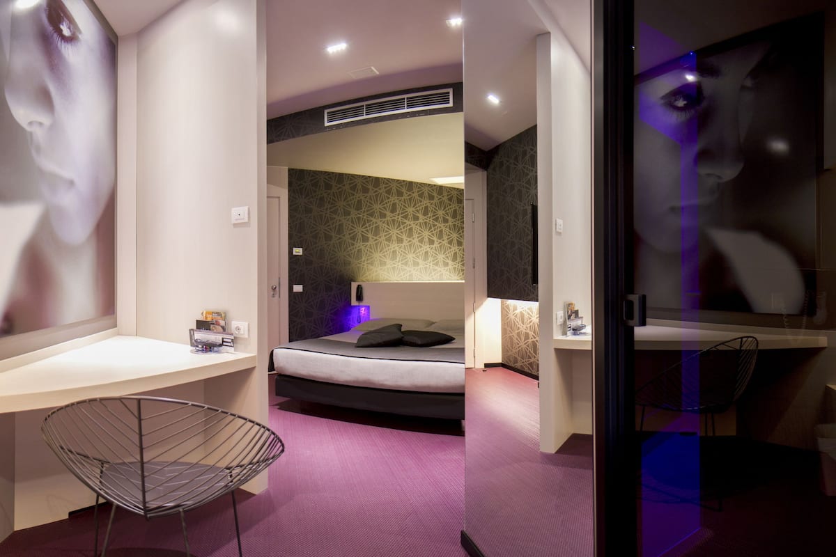 1 bedroom, hypo-allergenic bedding, minibar, in-room safe