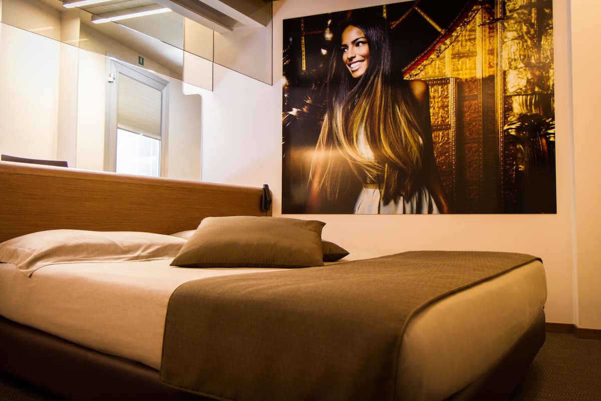 business double room | 1 bedroom, hypo-allergenic bedding, minibar, in-room safe