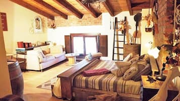 Decoración personalizada, muebles diferentes y escritorio