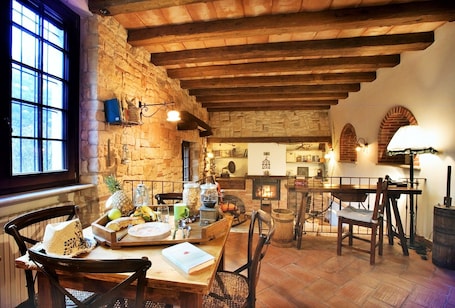 Living area | Flat-screen TV