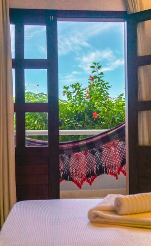 Family Triple Room | Minibar, in-room safe, individually decorated, individually furnished - Pousada Catavento (Tibau do Sul)