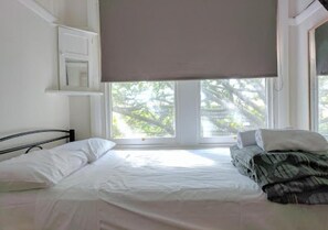 Individually decorated, individually furnished, blackout drapes - Highfield Hotel (Potts Point)