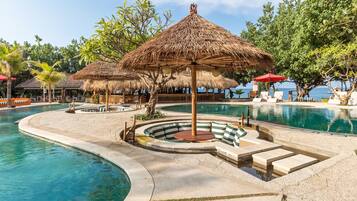 4 outdoor pools, pool loungers