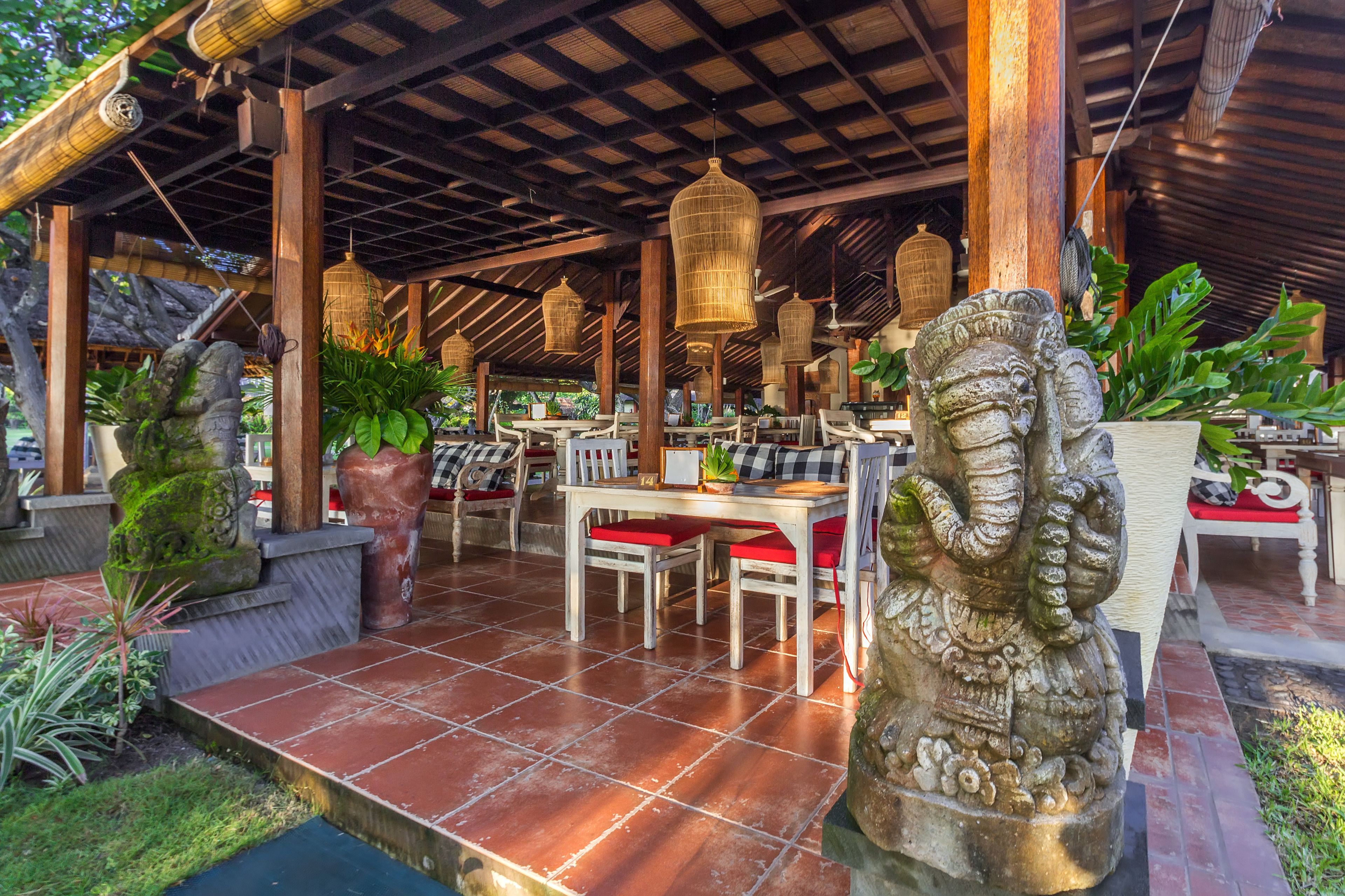 breakfast, lunch and dinner served