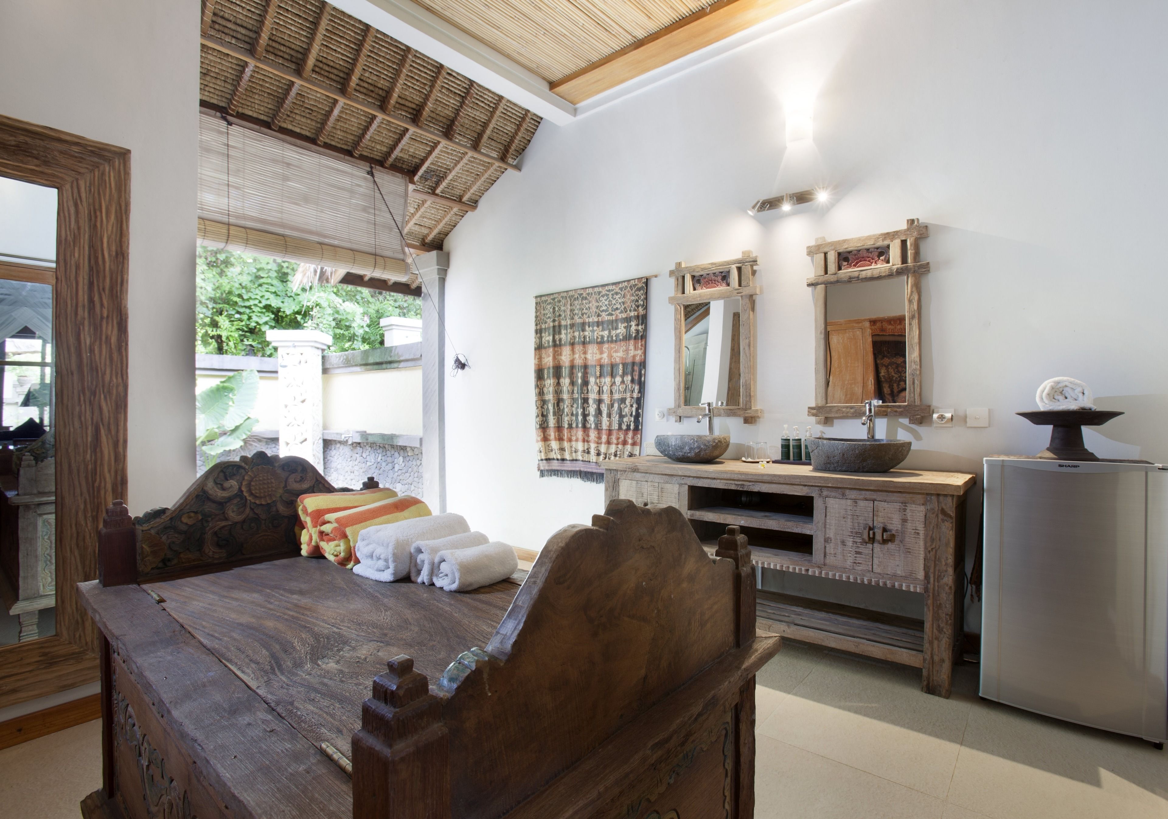 villa, 3 bedrooms | in-room dining