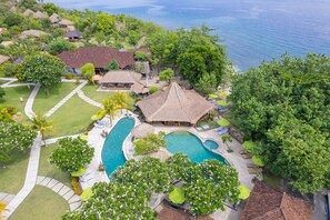 4 outdoor pools, sun loungers - Taman Sari Bali Resort & Spa (Pemuteran)