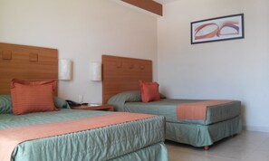 Standard-Doppelzimmer, 2 Doppelbetten | Ausblick vom Zimmer