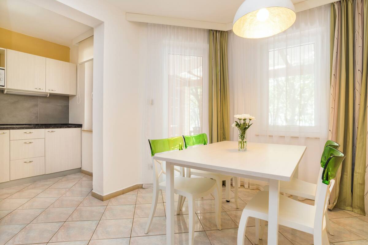 Premium-huoneisto (for 2+2 persons) | Oleskelualue | Televisio