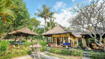 Villa, vue jardin (Pucuk, No.9)