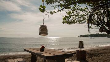 Breakfast, lunch and dinner served