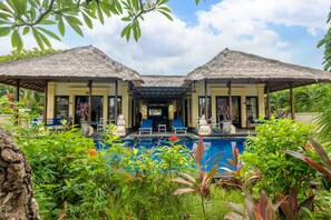 Saripati Oceanfront Villa No.1 | Minibar, in-room safe, desk, iron/ironing board