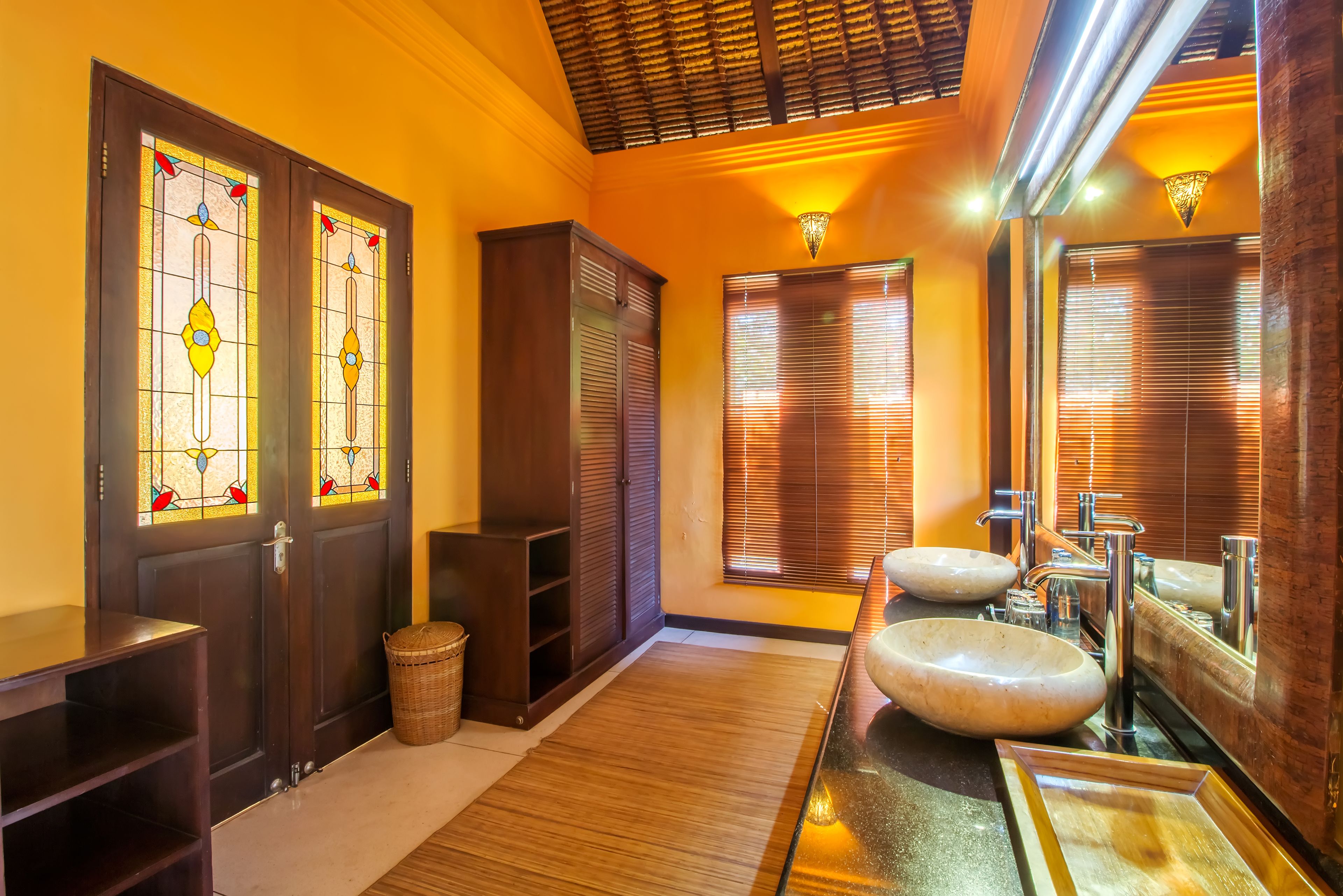 teratai royal oceanfront villa no.3 | bathroom sink