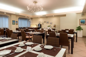 Breakfast, lunch, dinner served; Mediterranean cuisine