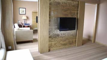 Suíte executiva | Escrivaninha, camas extras/dobráveis (sobretaxa), Wi-Fi de cortesia