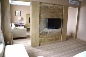 Executive business suite | Desk, rollaway beds, free WiFi - South Union Hotel (Shenzhen)