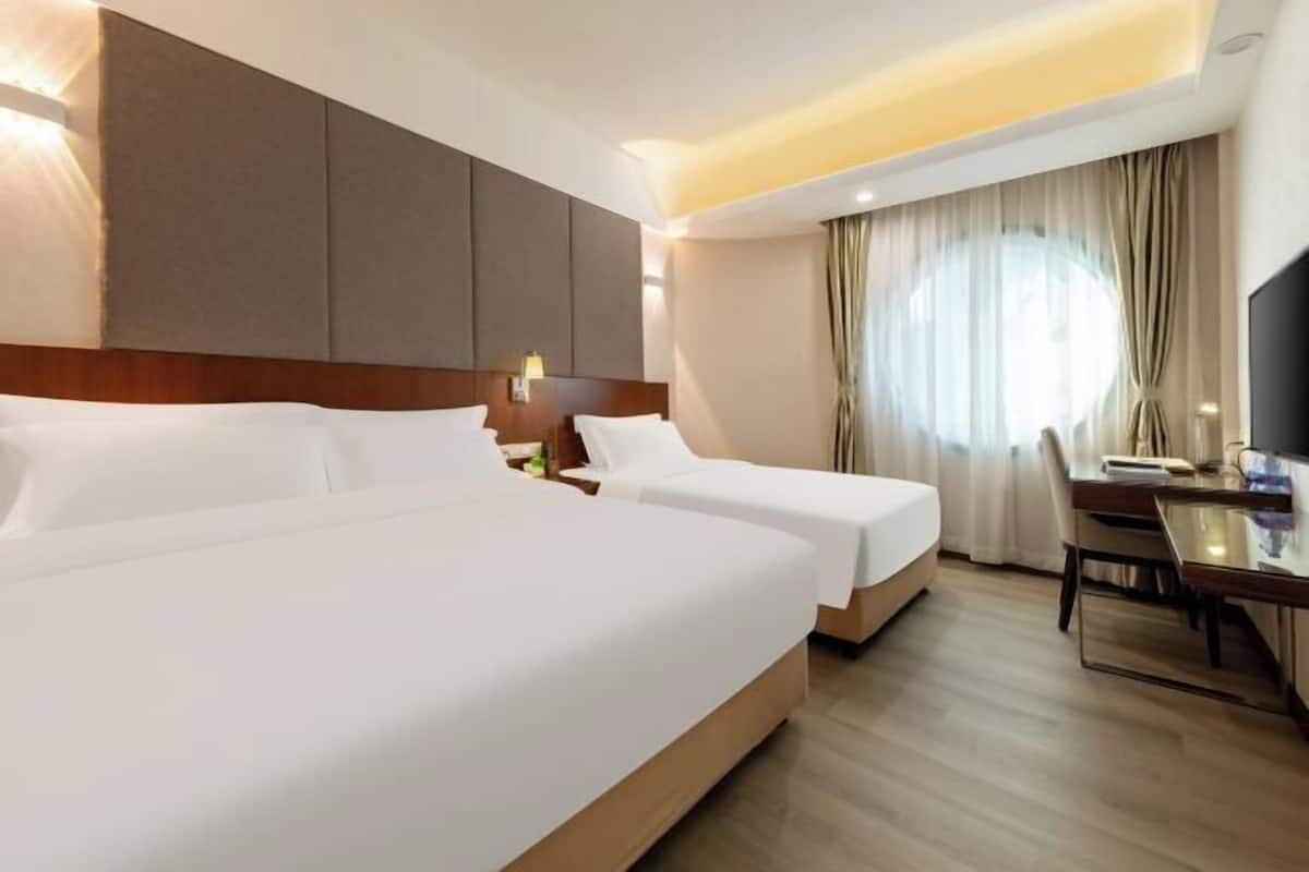 Desk, rollaway beds, free WiFi