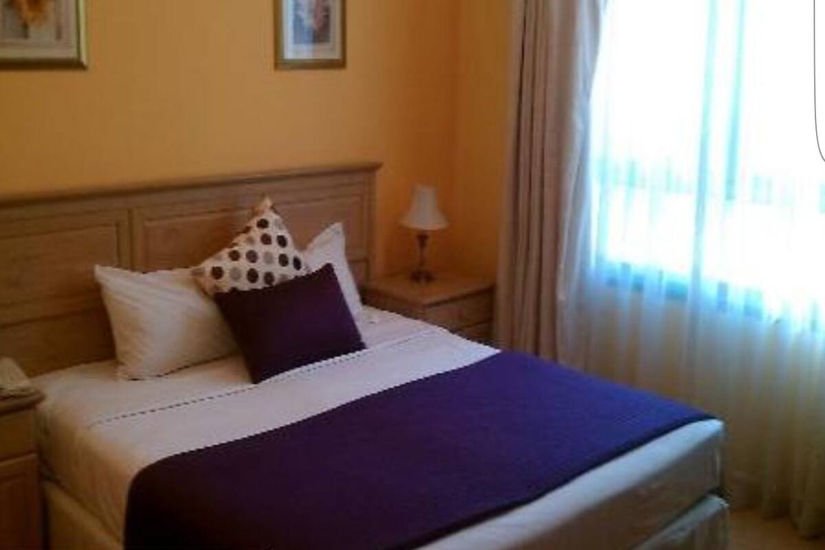 เครื่องนอนระดับพรีเมียม, ผ้านวมขนเป็ด, เตียง Select Comfort, มินิบาร์