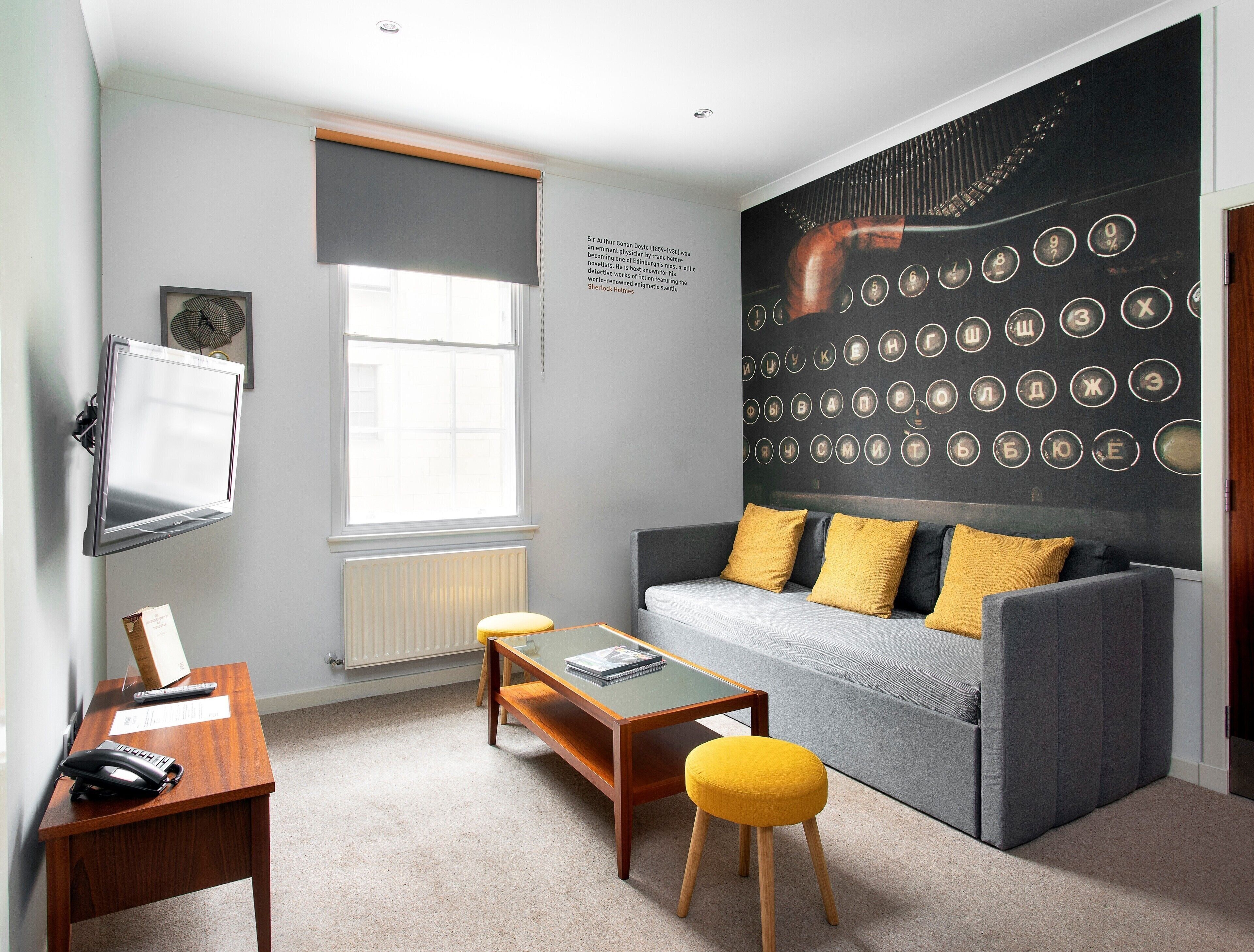 1 makuuhuone, tallelokero huoneessa, äänieristys, silitysrauta/-lauta