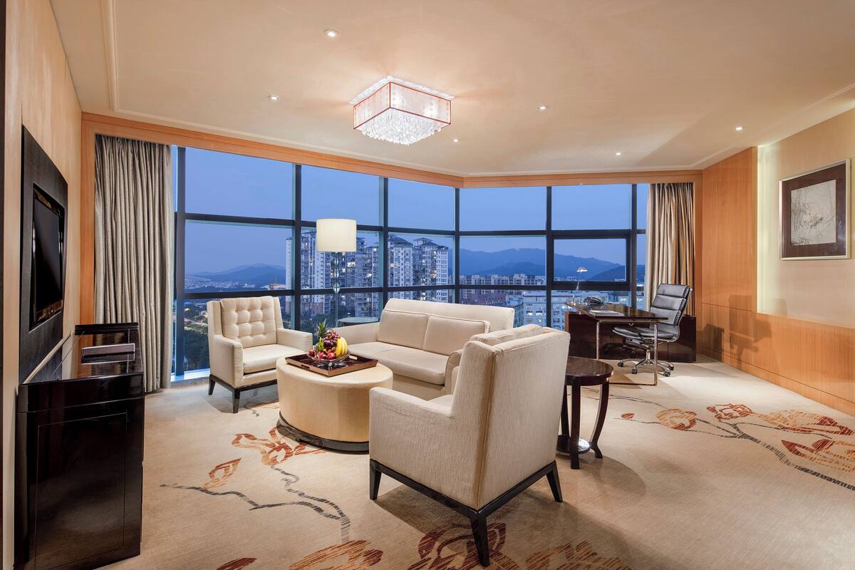 Premium bedding, down duvets, pillow-top beds, minibar
