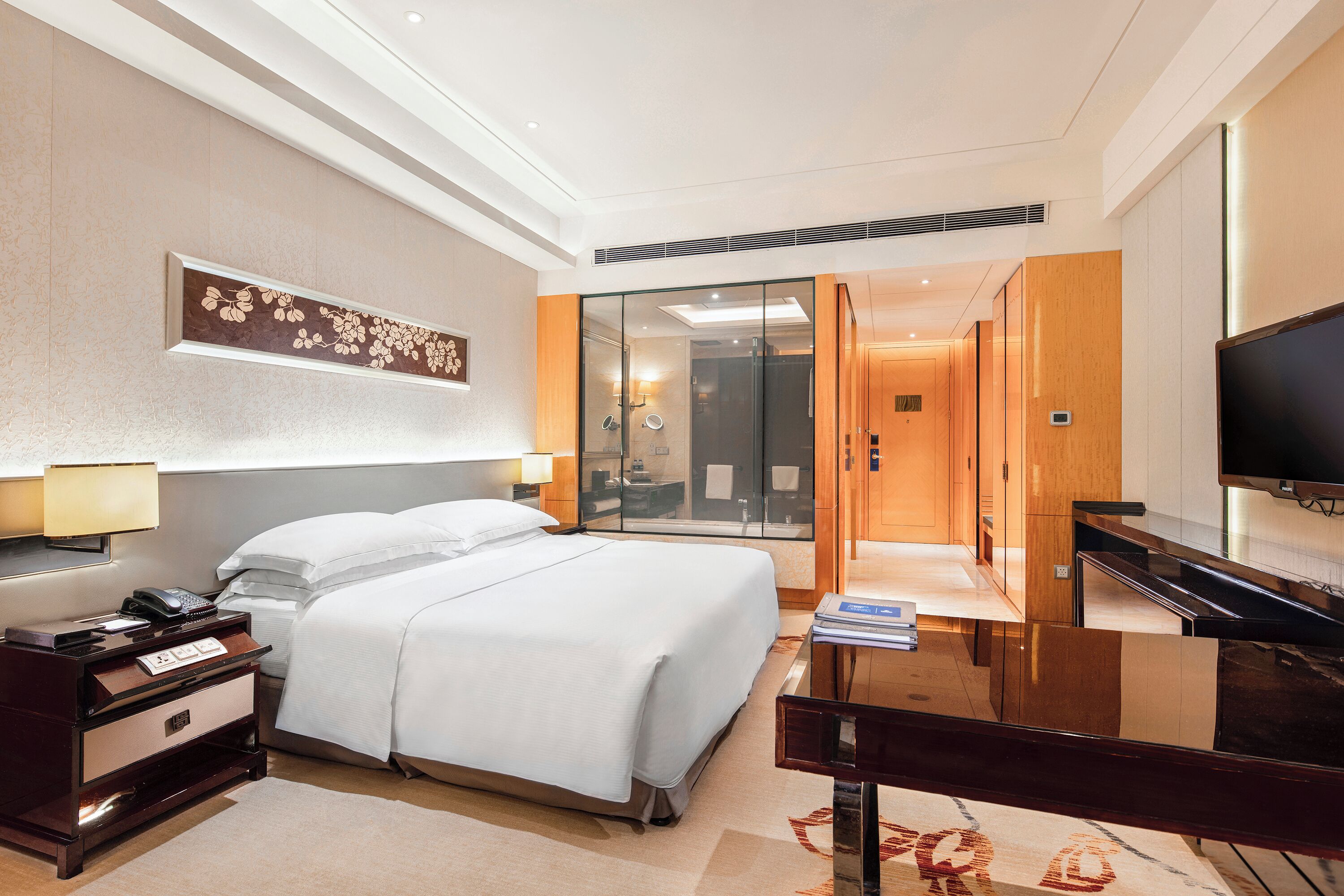 King hilton guestroom
