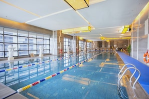Indoor pool, open 6:00 AM to 10:00 PM, sun loungers - Hilton Guangzhou Baiyun (Guangzhou)