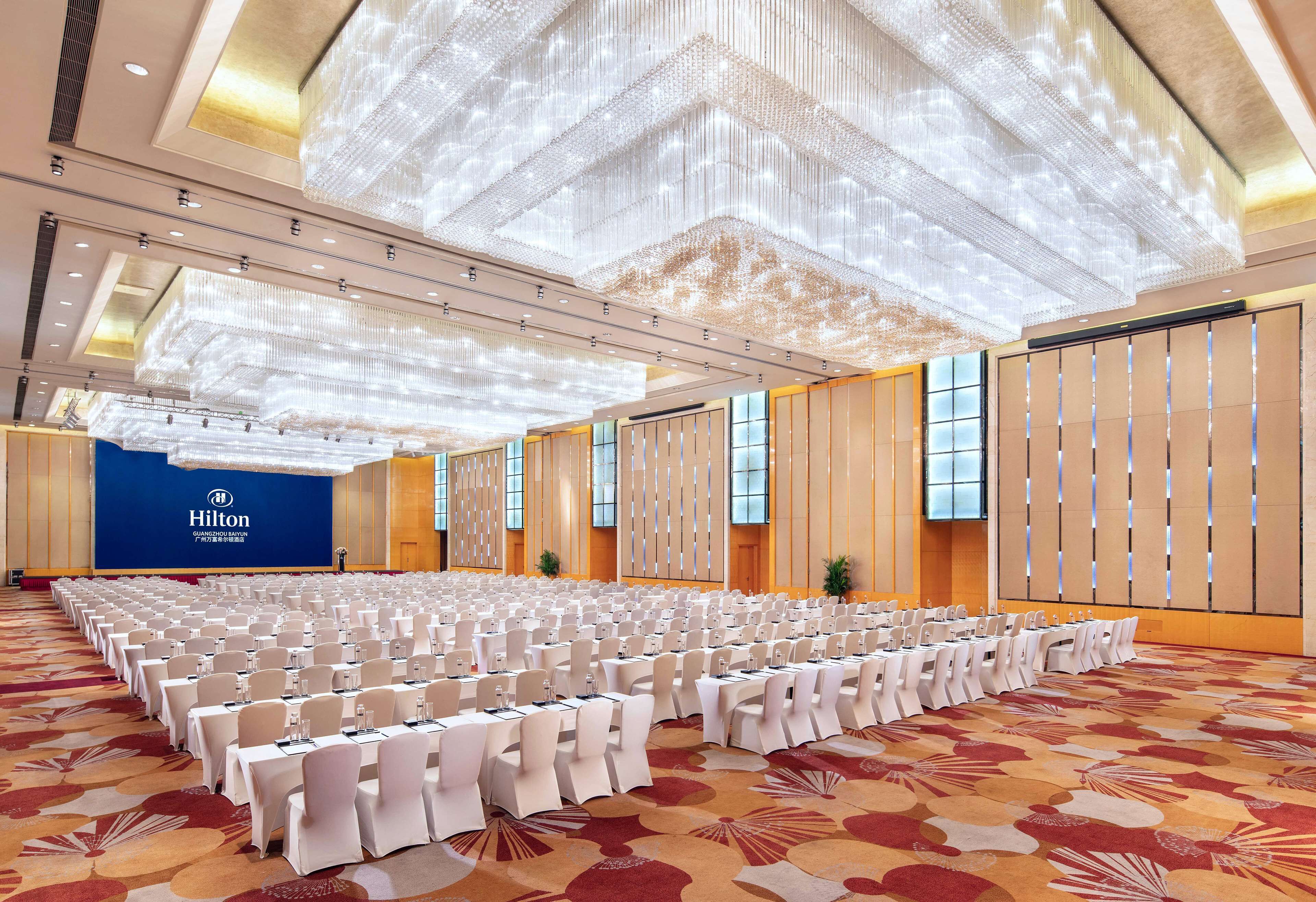 2 restaurants, breakfast, lunch, dinner served; international cuisine