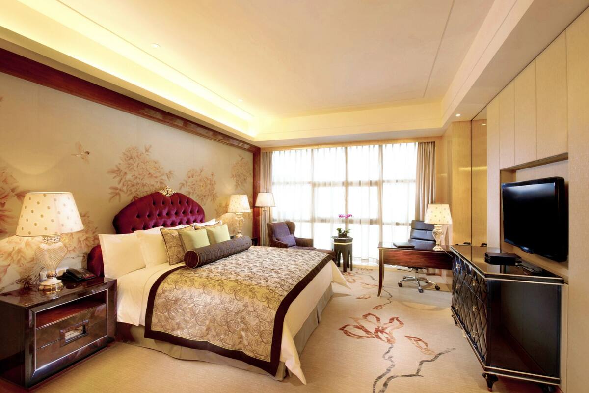 Premium bedding, down duvets, pillow-top beds, minibar