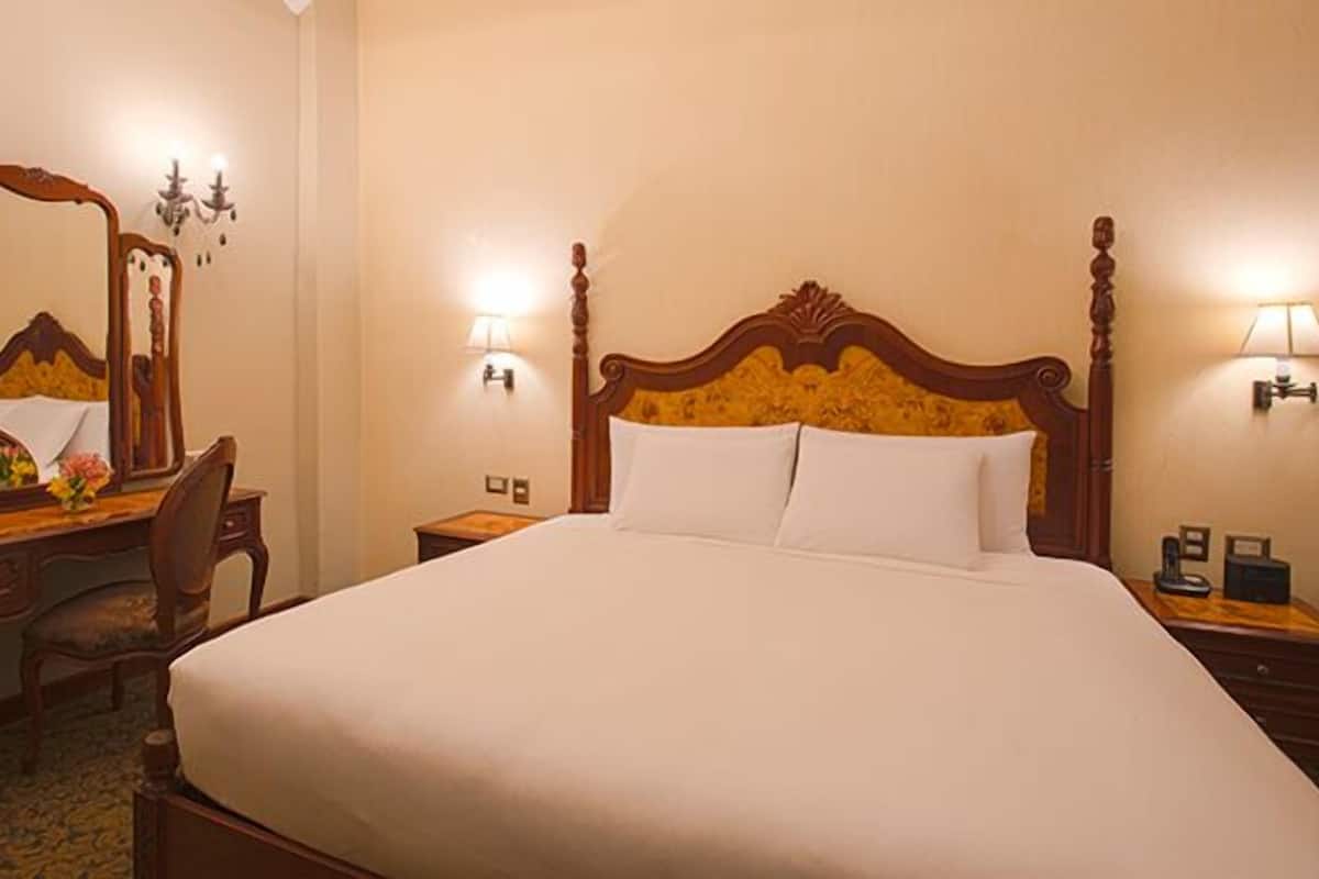 Deluxe Room view of the corridor 1 King Bed | 1 camera, biancheria in cotone egiziano