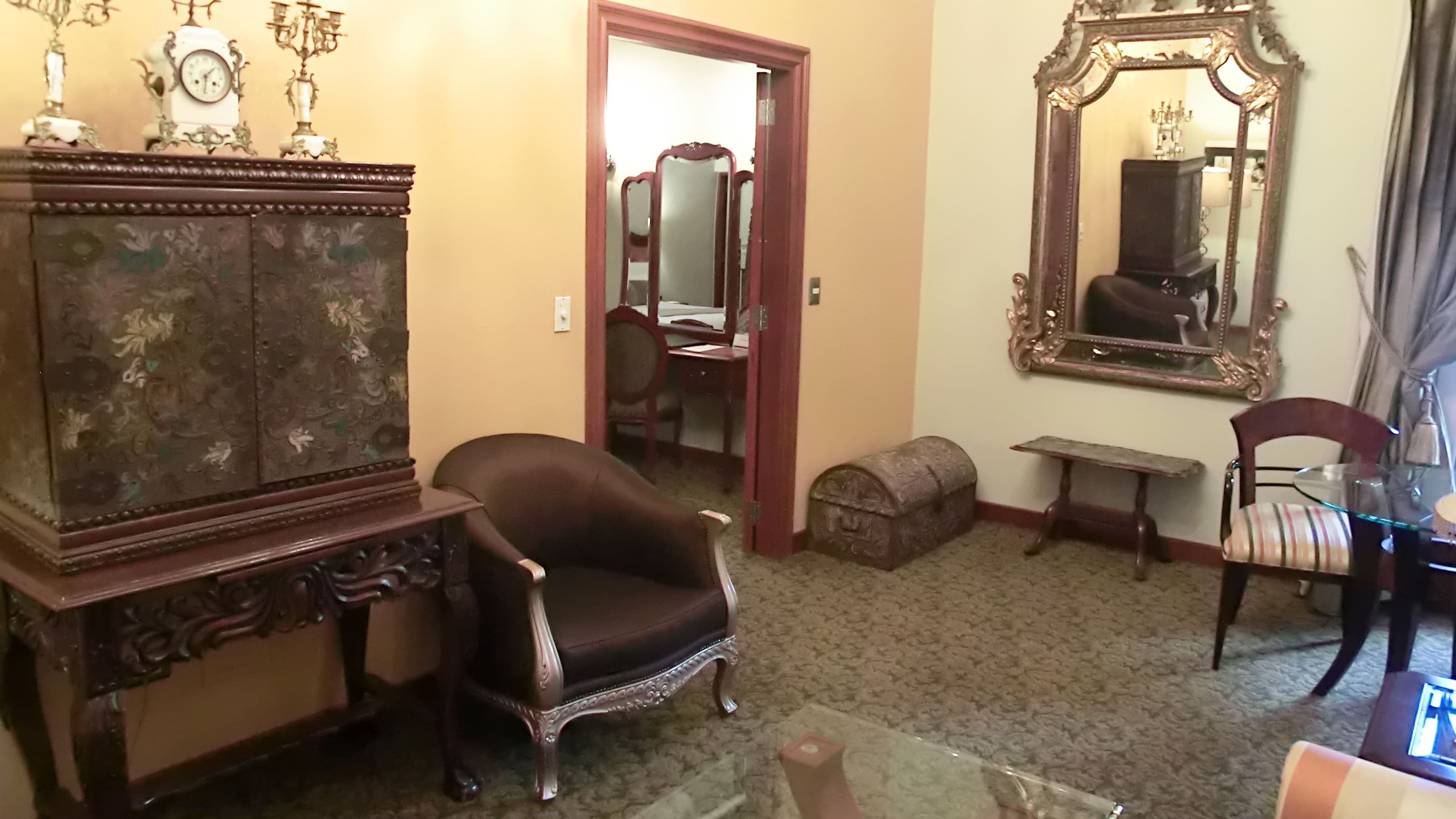 suite, 1 king bed (oxygen) | living area | 42-inch tv with cable channels, heated floors