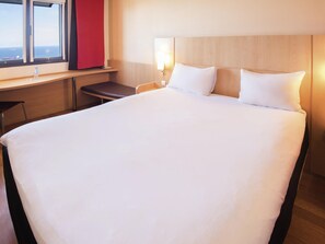 Standard Double Room, 1 Double Bed, Ocean View | In-room safe, desk, blackout drapes, soundproofing - ibis Oran Les Falaises (Oran)