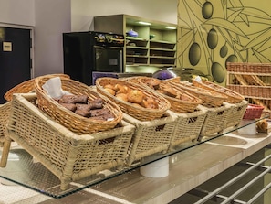 Daily buffet breakfast for a fee
