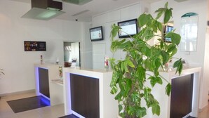 Quầy tiếp tân