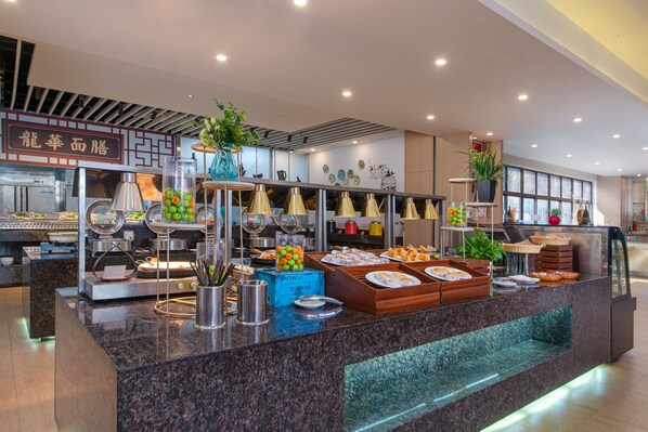 Breakfast, lunch and dinner served - Ramada Plaza Shenzhen North (Shenzhen)