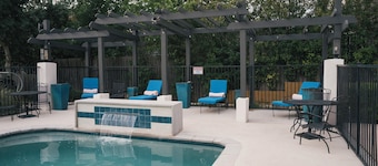 Blanco River Hotel