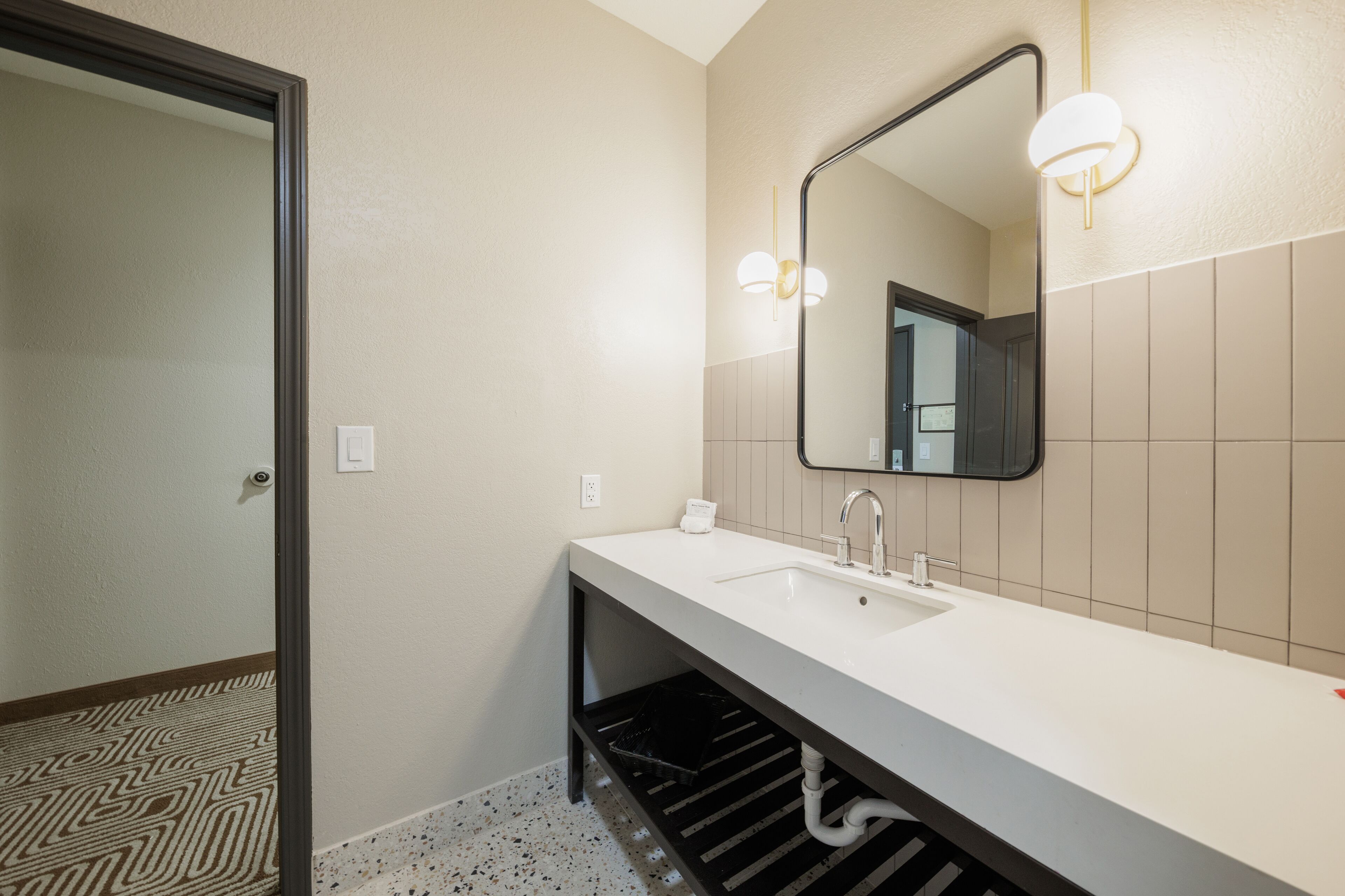 premium king suite | bathroom | free toiletries, hair dryer, towels