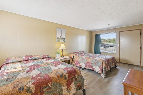 Room, 2 Queen Beds, Non Smoking