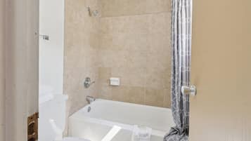 Room, 1 King Bed, Non Smoking | Bathroom | Free toiletries, towels