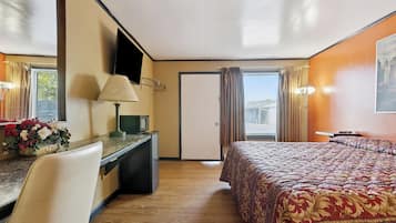 Room, 1 King Bed, Non Smoking | Desk, free WiFi, bed sheets