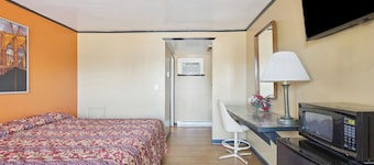 Curry’s Motel by OYO Saginaw MI