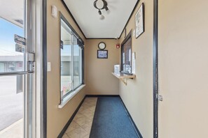 Reception - Curry’s Motel by OYO Saginaw MI (Saginaw)