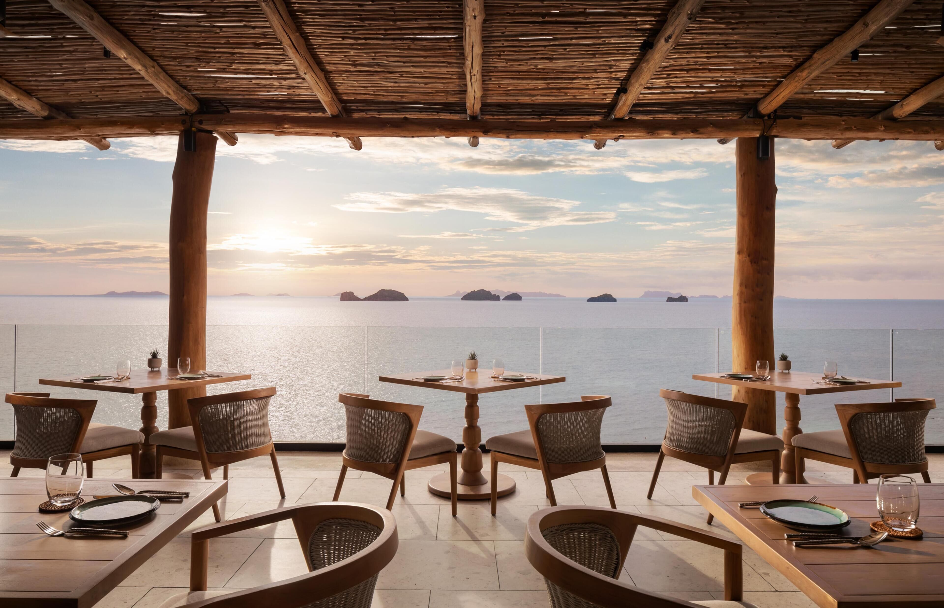 3 restaurants; breakfast, lunch, dinner, and brunch served