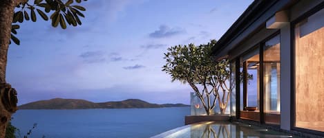 Salas de tratamiento para parejas, un sauna, una bañera de hidromasaje