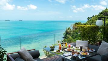 Daily buffet breakfast (THB 1648 per person)