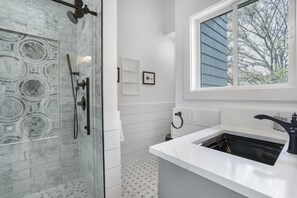 Apartment | Bathroom | Free toiletries