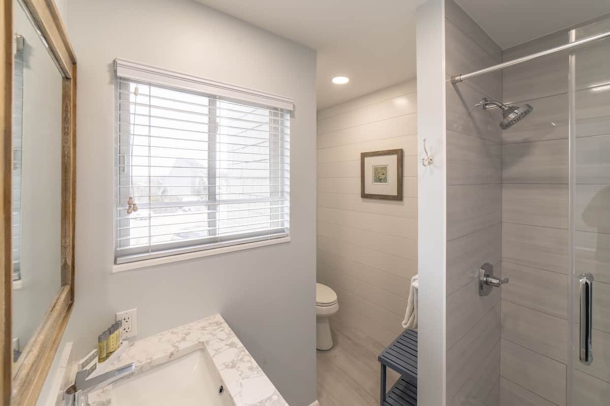 Bungalow | Bathroom | Free toiletries