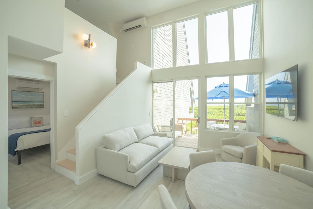 Apartment, 2 Bedrooms (Unit 73) | 1 bedroom, iron/ironing board, WiFi (free), bed sheets