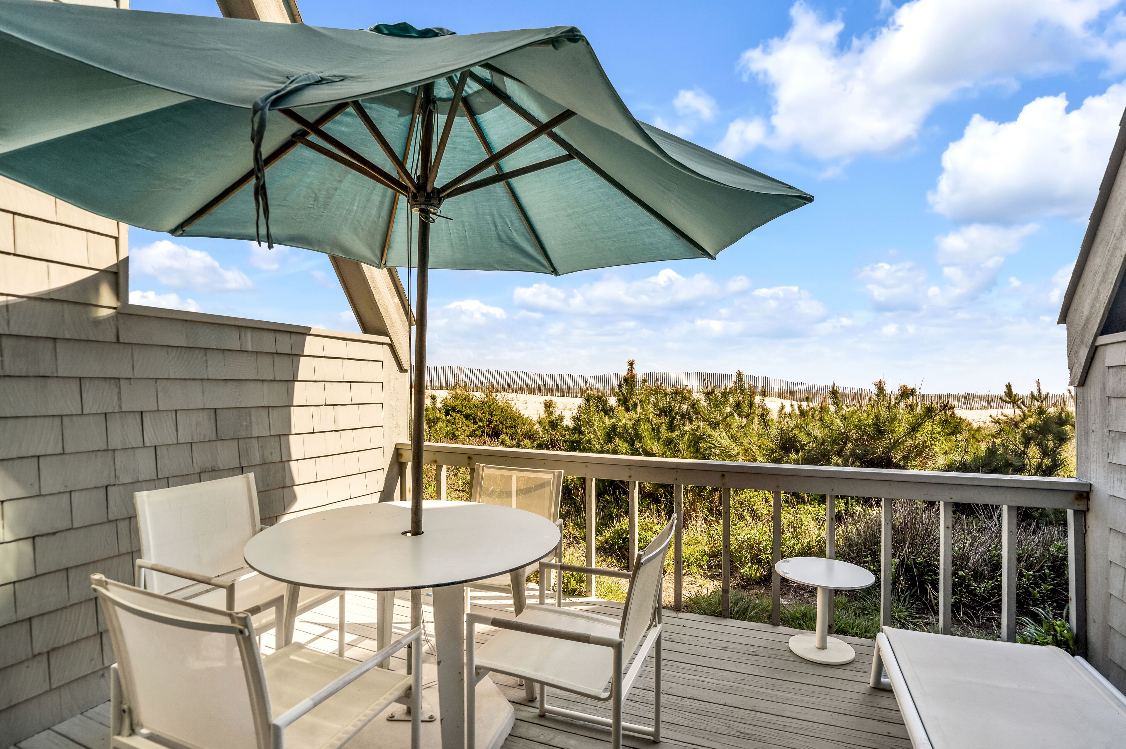 Departamento | Cocina privada | Refrigerador con congelador, microondas y parrilla de estufa 